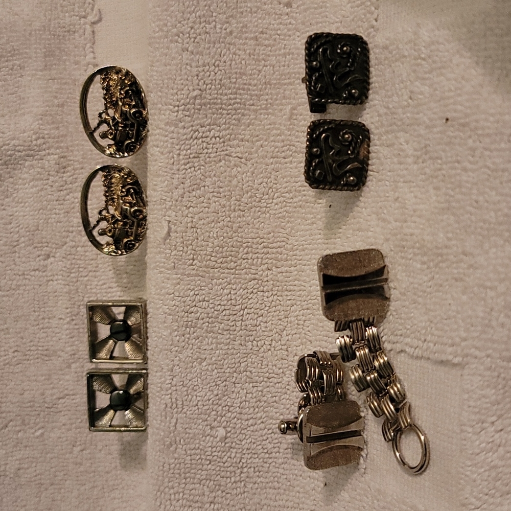 4 pairs vintage cufflinks and 1 tie clip